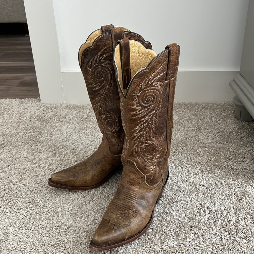 Women’s Justin’s brand Cowgirl boots